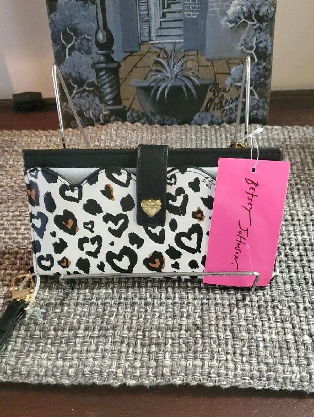 Betsey Johnson White Heart Leopard Print Wristlet/Wallet with Black Trim - Picture 3 of 12